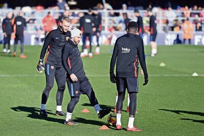 Barcelona niega cláusula política