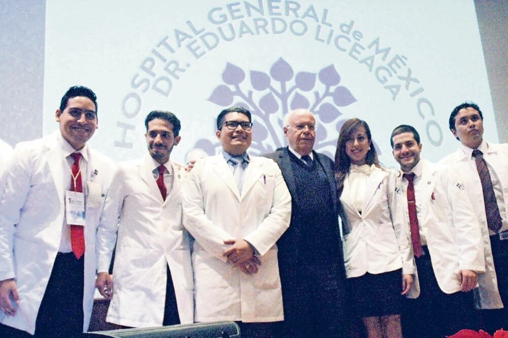 El secretario de Salud, José Narro, participó ayer en el Primer Congreso de Médicos Internos del Hospital General de México (SECRETARÍA DE SALUD)