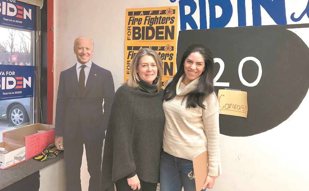 Michele Manatt (izq.) en la sede de campaña de Joe Biden en Iowa City, Iowa, junto con la analista Victoria Gaytan en febrero. Foto: CORTESÍA