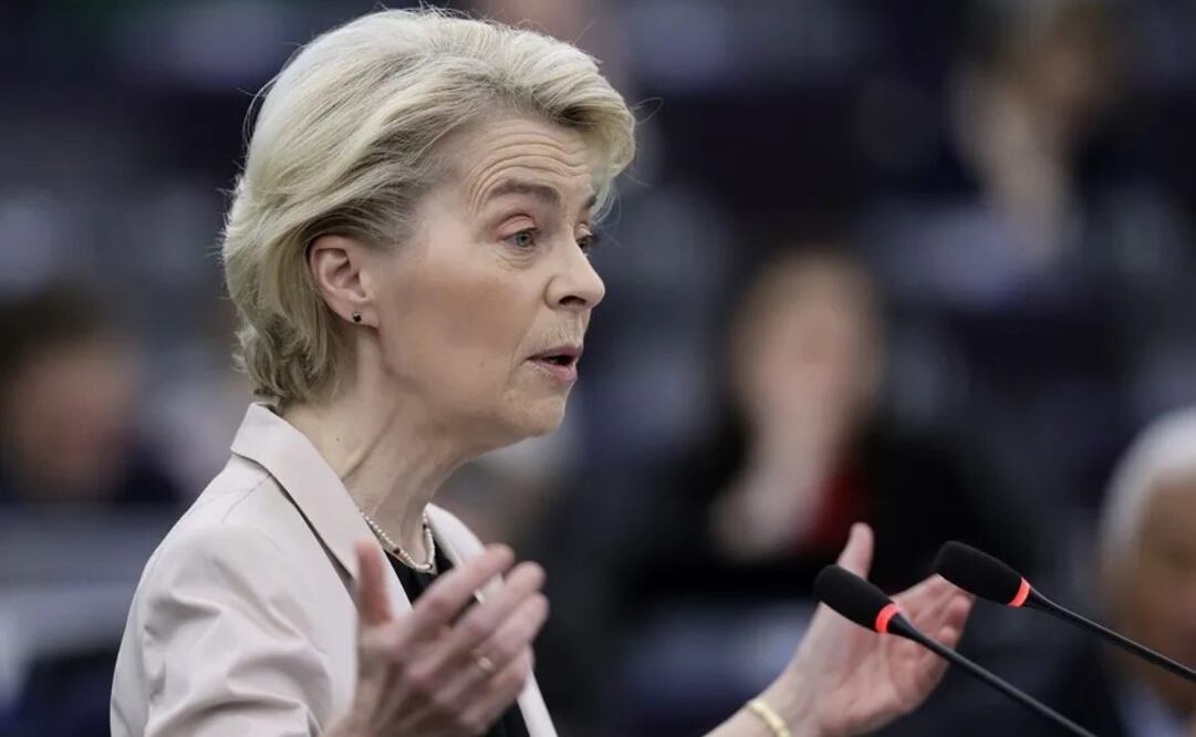 La presidenta de la Comisión Europea, Ursula von der Leyen, durante un debate en la Eurocámara en Estrasburgo, Francia, el pasado 1 de abril. Foto: EFE