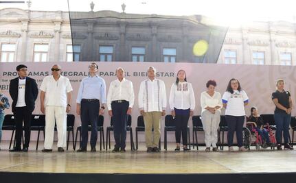 AMLO guarda minuto de silencio por caída de helicóptero de la Marina