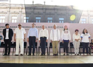 AMLO guarda minuto de silencio por caída de helicóptero de la Marina