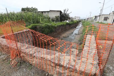 Vecinos de La Magdalena denuncian que continúa el vertido de animales muertos en el río, pese al embovedamiento 