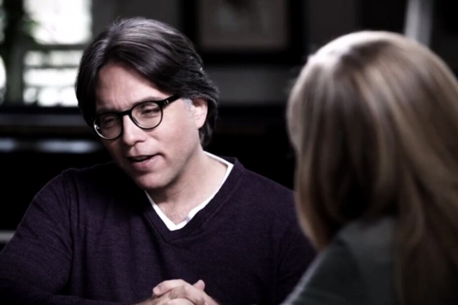 Sesión en el búnker de Palacio Nacional por la marcha feminista