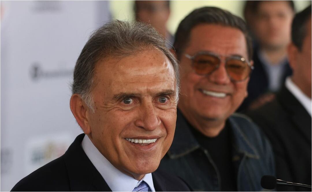 Miguel Ángel Yunes Linares, padre y suplente del senador Miguel Ángel Yunes Márquez, atrás de él, el morenista Félix Salgado. Foto: Berenice Fregoso/EL UNIVERSAL