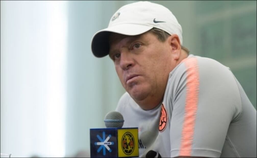 Miguel Herrera justifica la titularidad de Raúl Jiménez con la Selección Mexicana