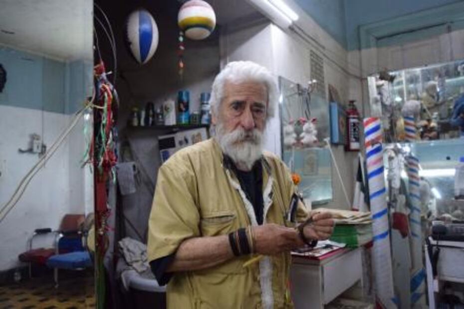 ​Don Manuel, la tijera más longeva de la Roma sufre la presión de la gentrificación