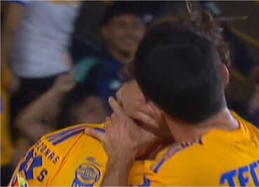 VIDEO: La cariñosa celebración de Sebastián Córdova y Juan Pablo Vigón en la Liga MX