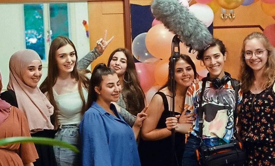 En la historia, Zahraa, Mirna, Mariana, Wessam, Semav, Andrea y Reem enfrentan los retos típicos de la adolescencia: la escuela, las amistades, el amor y la autoimagen, además de que enfrentan el peso de la migración. Foto; Rand Beiruty