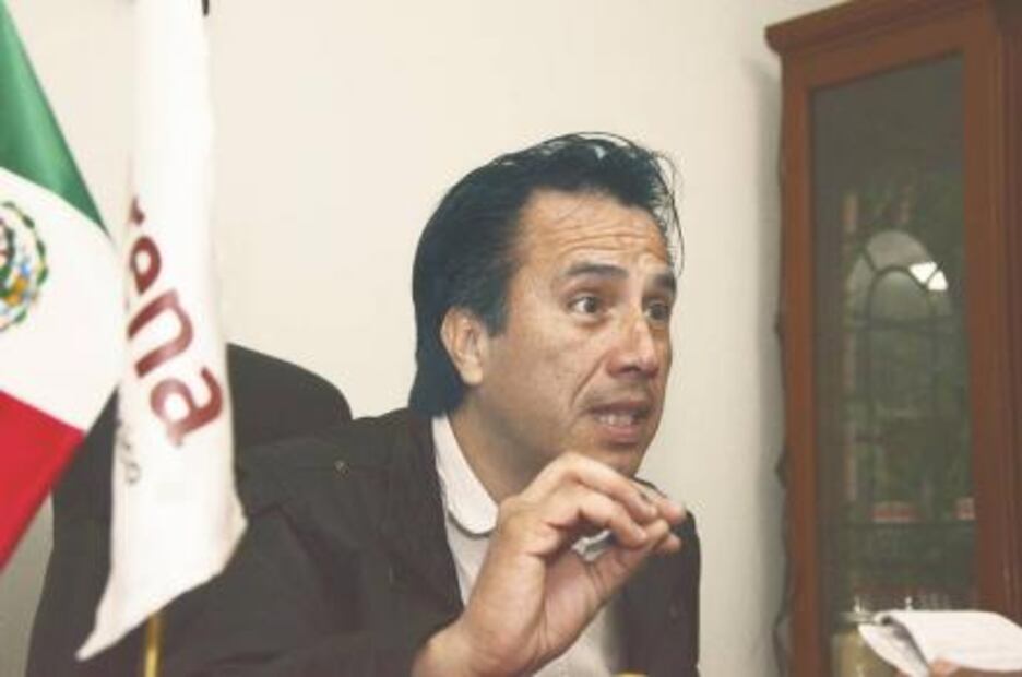 Veracruz. Arremeten candidatos contra Yunes