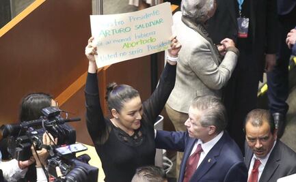 "Si su mamá hubiera abortado no habría sido presidente"; senadora increpa a Zaldívar; él se defiende