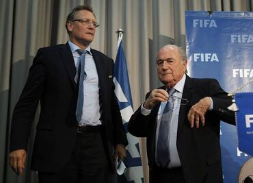 FIFA: Blatter y directivos se otorgaron bonos por 80 mdd