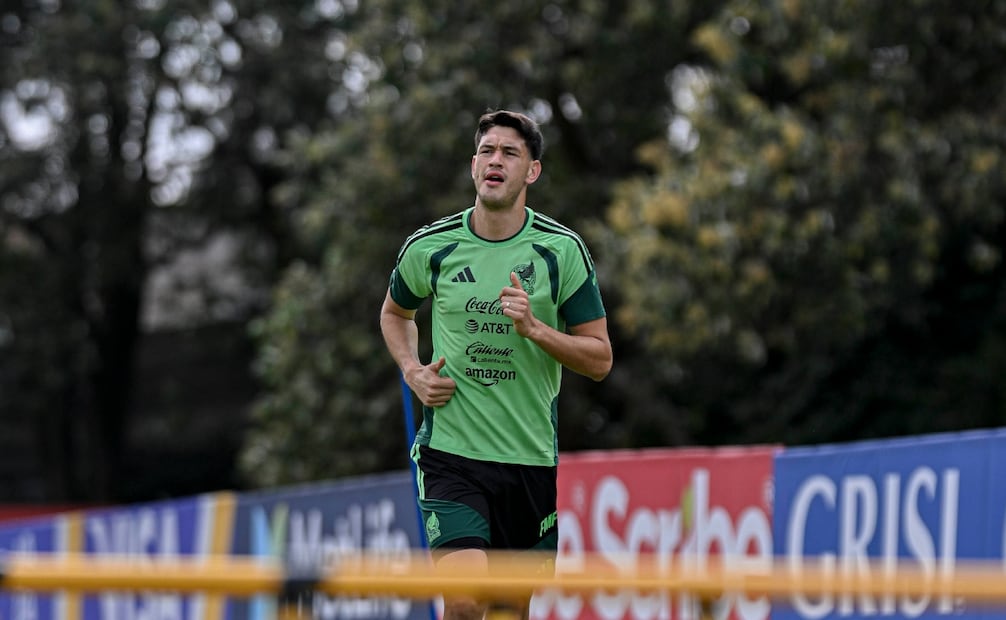 César Montes entrenó por separada en las instalaciones del CAR - Foto: Imago7