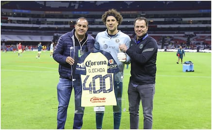 Guillermo Ochoa recibe homenaje por llegar a 400 partidos con América