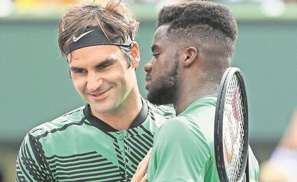 Federer se ve exigido, pero supera a un ansioso Tiafoe
