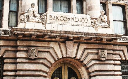 Banxico anuncia nuevos servicios de pago por medio del celular y para remesas