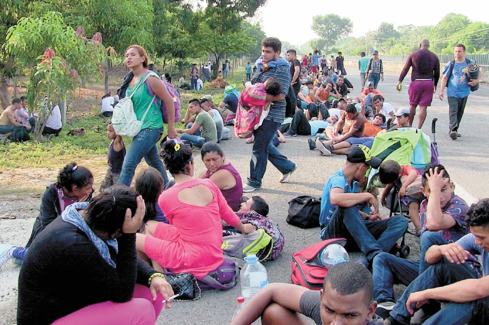 La caravana de Centroamérica y el Caribe, que partió de Tapachula el pasado 23 de marzo, llegó ayer al municipio de Mapastepec, tras concluir con su prerregistro en la cabecera municipal de Acacoyagua. Foto: MA. DE JESÚS PETERS. EL UNIVERSAL