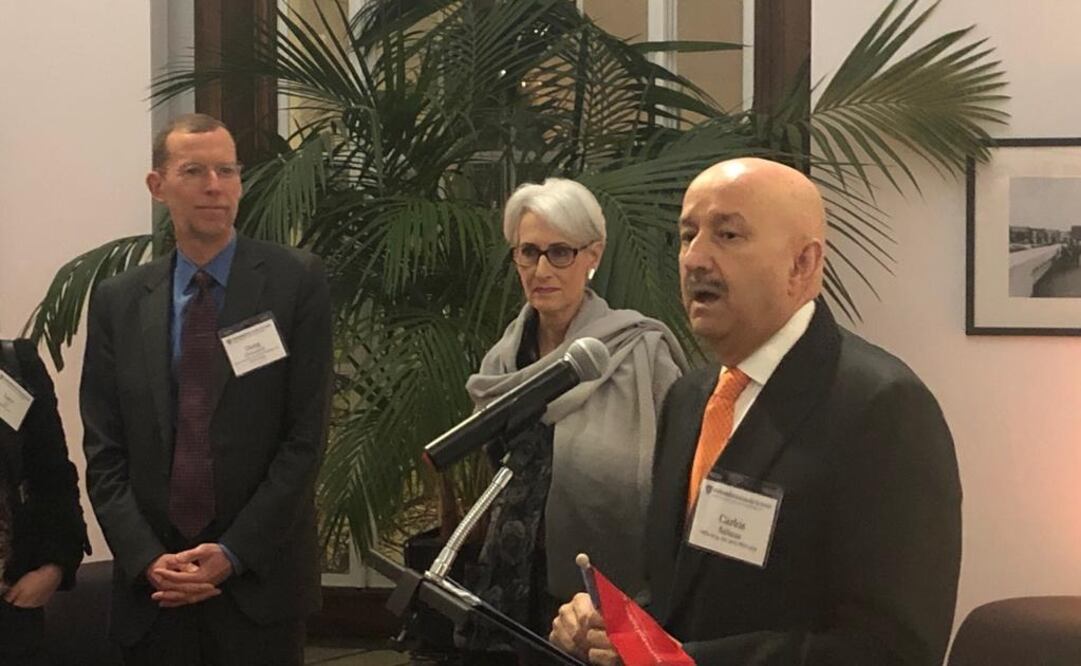Carlos Salinas de Gortari, ex presidente de México durante su presentación en la reunión de Decano (DEAN) de la Escuela Kennedy de Harvard (FOTO: ESPECIAL)