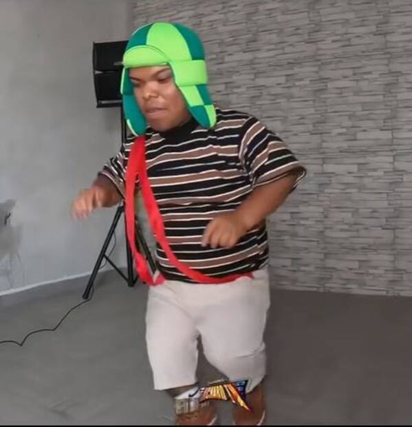 El nuevo "Medio Metro" baila con Grupo Firme; fans piden llevarlo al Foro Sol