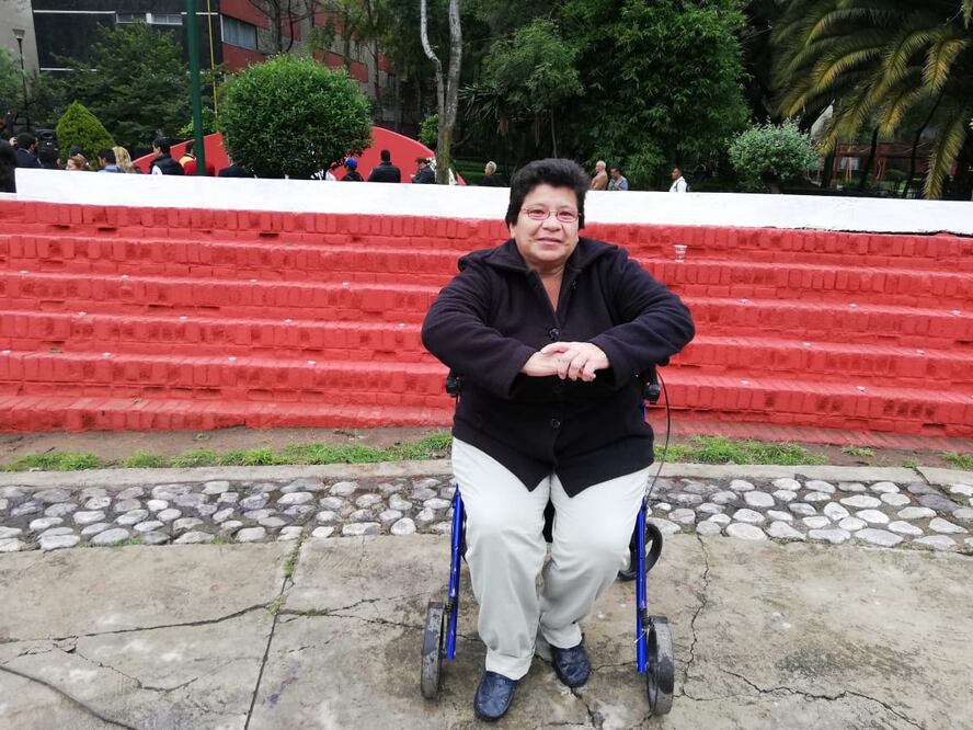 Los golpes de los escombros le provocaron una lesión en la espalda, la cual se ha agravado con el paso del tiempo. Foto: Especial