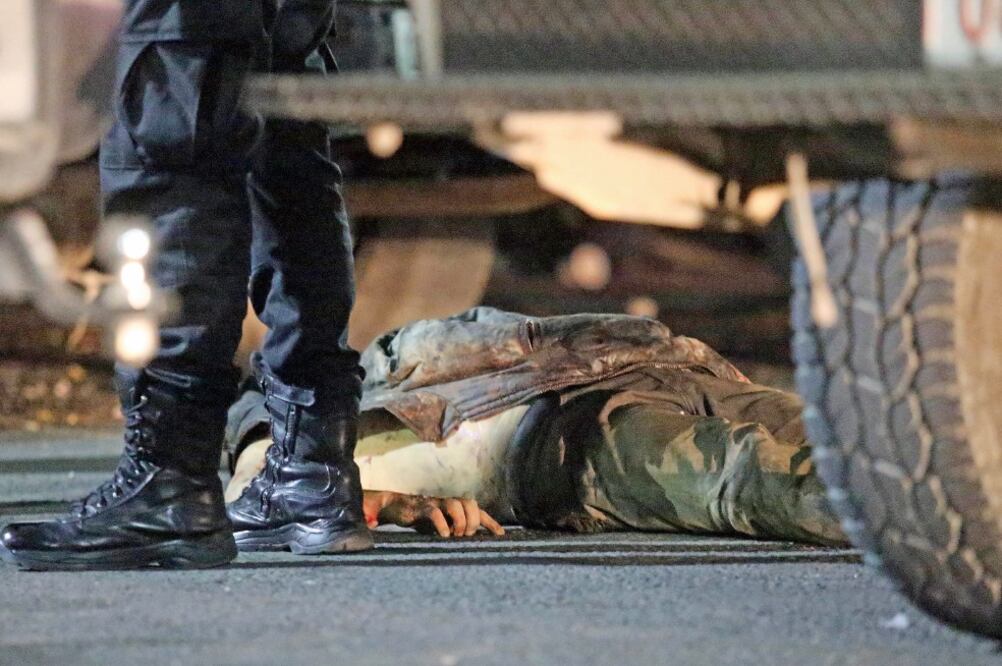 Uniformados entregaron el cuerpo del hombre que había sido rescatado de una barranca, aseguraron (LUIS CARBAYO. CUARTOSCURO)