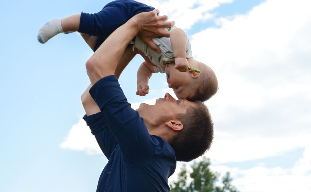 Padre se confunde de hijo en parque de juegos (Fuente Unsplash)