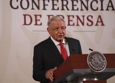 AMLO acusa a médicos de oponerse a tener más especialistas y a contratación de cubanos