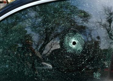 Balean a conductor de camioneta de lujo sobre Paseo de la Reforma en Polanco