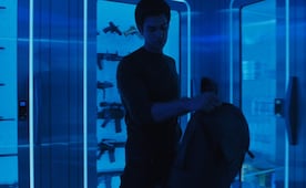Andrew Garfield "crea" ChatGPT en el tráiler de Artificial, biopic de Sam Altman; aborda su despido y regreso a OpenAI