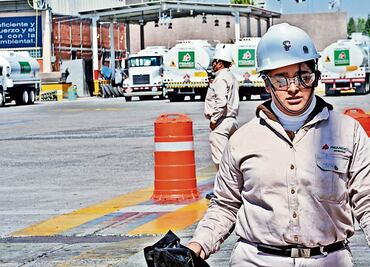 Rescatan a 4 trabajadores de Pemex que habían sido retenidos por huachicoleros en Hidalgo; presentan golpes en el cuerpo