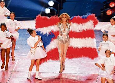 Salma Hayek, Jennifer Lopez, Bad Bunny y otros famosos que piden votar en las elecciones de EU