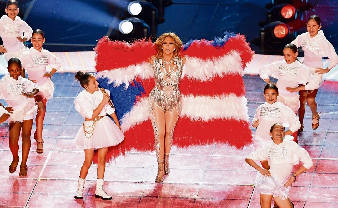 La puertorriqueña Jennifer Lopez sostuvo un diálogo con Joe y Jill Biden, a quienes pidió apoyo a la comunidad latina en EU. Foto: Angela Weiss / AFP, archivo