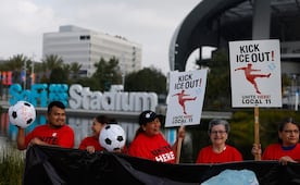 Empleados del SoFi Stadium de Los Ángeles acuerdan irse a huelga durante el Mundial; rechazan presencia del ICE en el recinto