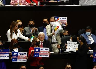 Diputados del PAN dan plaguicida al secretario de Agricultura; “a ver si así acabamos con su indiferencia”
