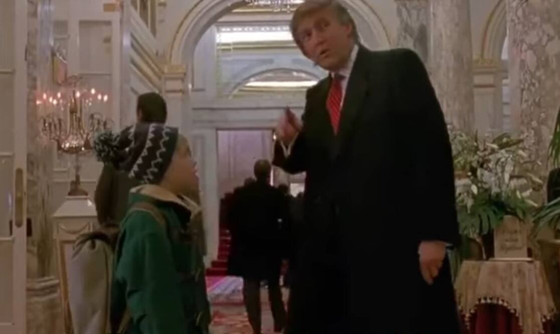 Donald Trump aparece muy brevemente en "Mi pobre angelito 2", lanzada en 1992 (Foto: captura de pantalla)
