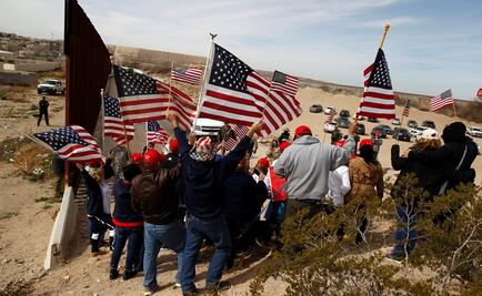 Seguidores de Trump exigen en frontera con México construcción de muro
