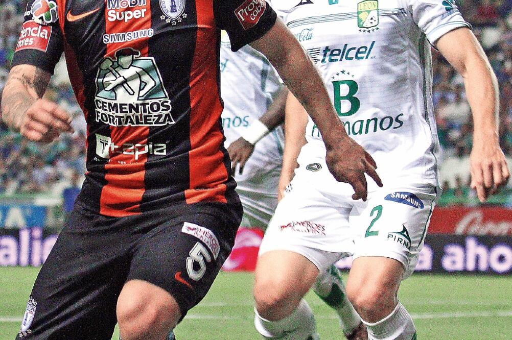 León-Tuzos, bajo sospecha