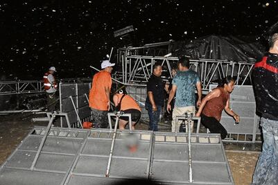 Mueren 6 al caer templete en mitin con Máynez en NL