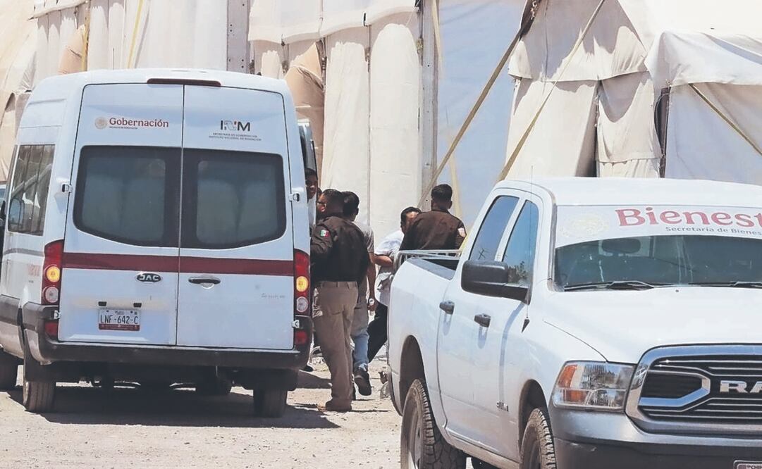 Los migrantes ingresaron al refugio instalado en los terrenos de El Punto; algunos se quedaron y otros fueron vistos salir por sus propios medios. Foto: de PAOLA GAMBOA. EL UNIVERSAL