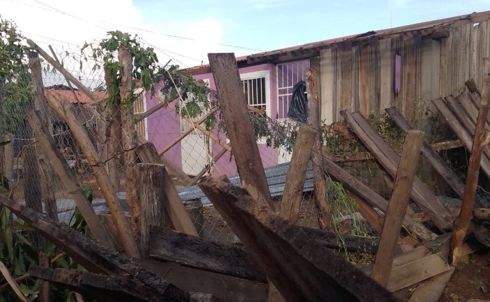 Año con año, en la temporada de lluvia, al vivir al borde del río Coyuca de Benítez, los habitantes se deben preparar “por si acaso entra el río”. Foto: Alondra.