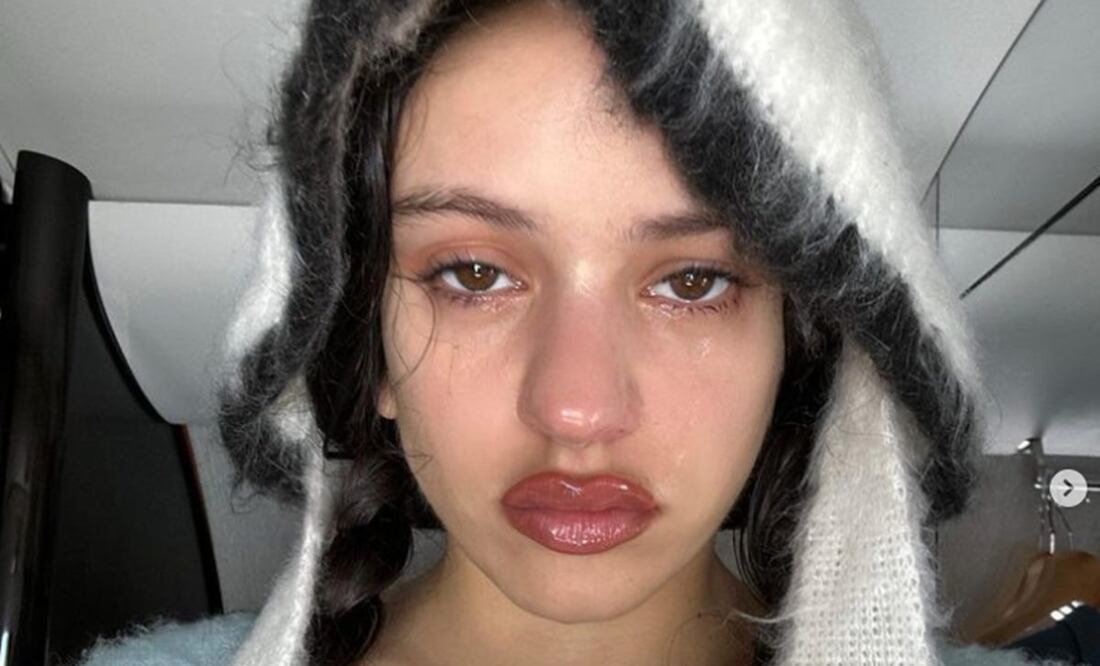 Días antes de conocerse la ruptura, Rosalía publicó un par de imágenes en donde se le observa llorando. / Foto: Instagram.