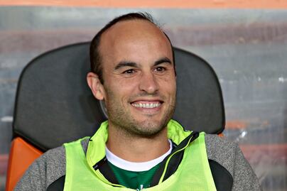 León defiende a Landon Donovan