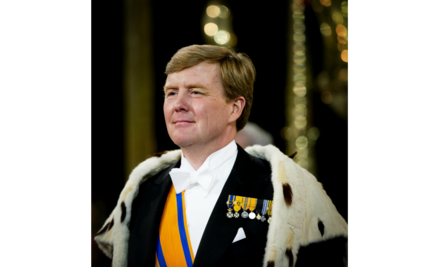 El rey de Holanda pilotea vuelos comerciales y ningún pasajero lo sabe