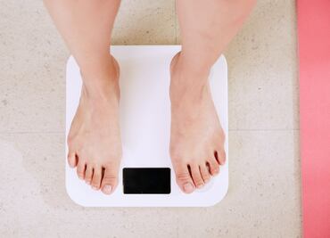 ¿A dieta y sin bajar de peso? Esta es la báscula que te aumenta 4.9 kilos, según Profeco