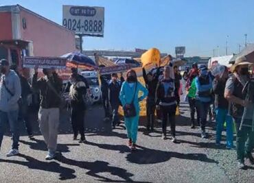 Vecinos de Tultitlán vuelven a bloquear la México-Querétaro; ya suman más de 5 horas de protesta para evitar que colonia sea llamada 4T