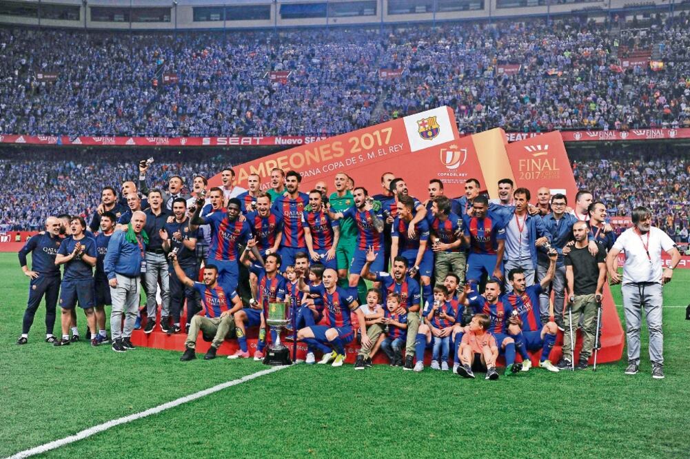 Festejo del título en la Copa del Rey. (JOSEP LAGO. AFP)