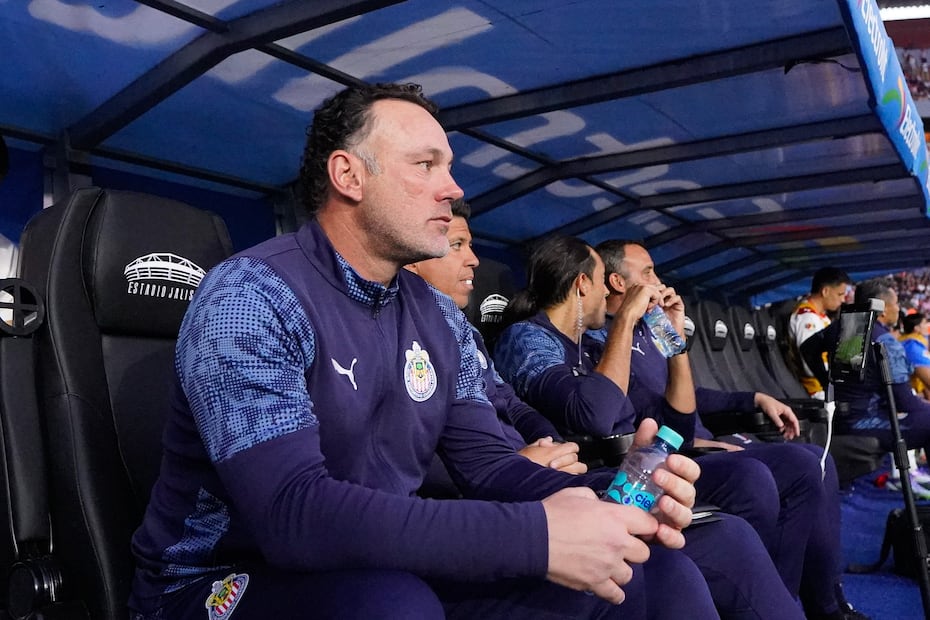 Gabriel Milito explicó por qué Ángel Sepúlveda cobró el segundo penalti de las Chivas en lugar de Hormiga González / FOTO: Imago7