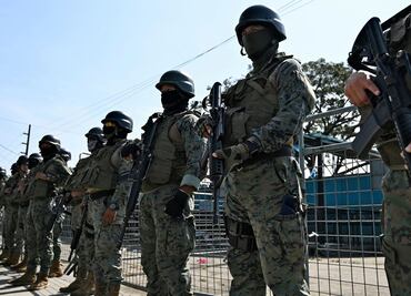 Militares ingresan a cárcel de Guayaquil tras asesinato de fiscal y en medio de guerra contra el narco