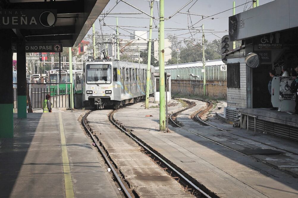 Autoridades estiman una inversión de 245 millones 323 mil 890 pesos para los trabajos que reducirá de 60 a 35 minutos el recorrido de Tasqueña a Xochimilco. Foto: DIEGO SIMÓN SÁNCHEZ. EL UNIVERSAL