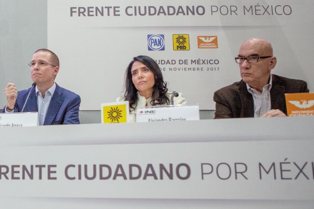 Los dirigentes del PAN, Ricardo Anaya; del PRD, Alejandra Barrales, y de MC, Dante Delgado, acudieron al INE a informar de su coalición hacia 2018 (GALO CAÑAS. CUARTOSCURO)